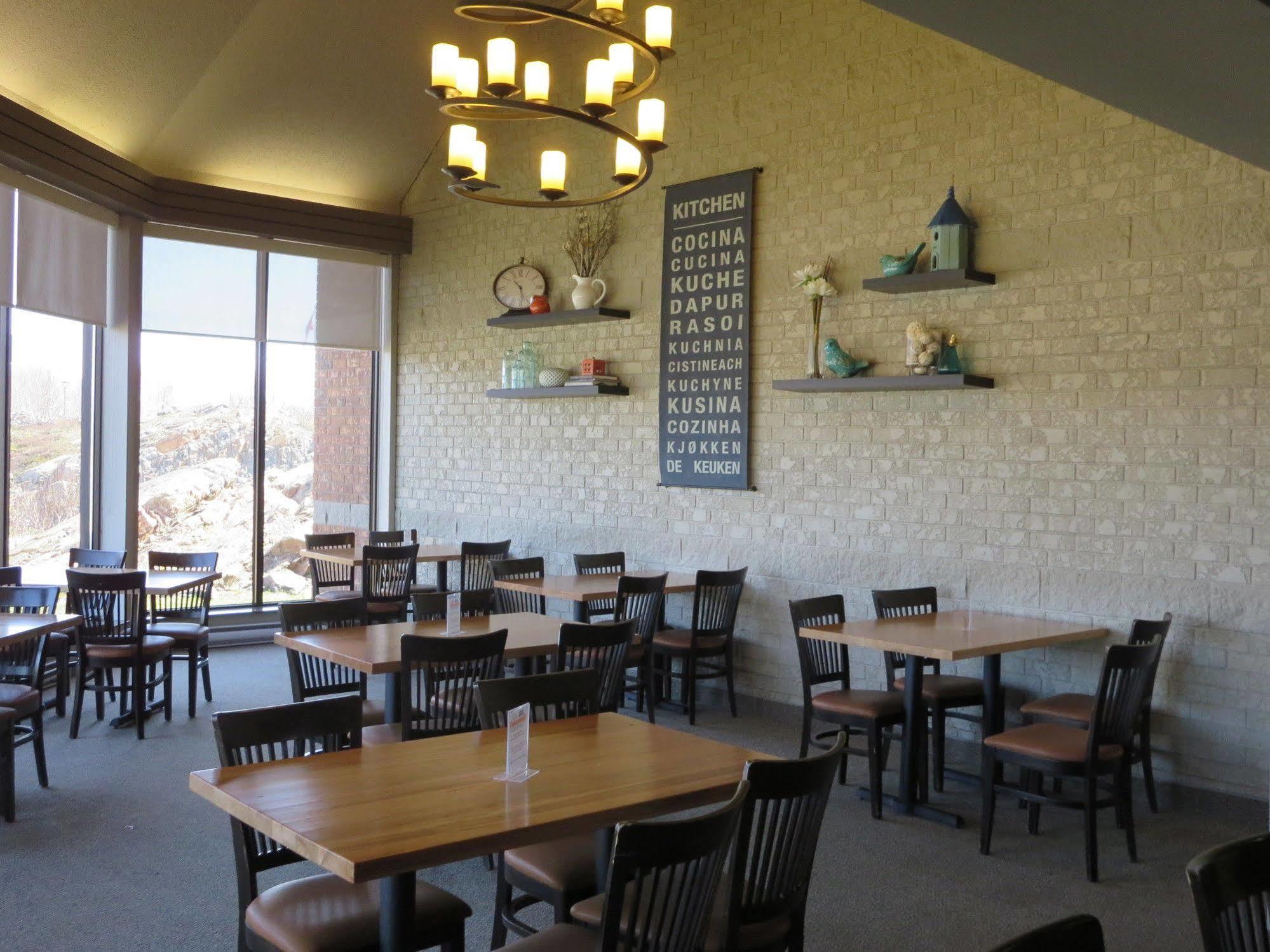 Travelway Inn Съдбъри Екстериор снимка